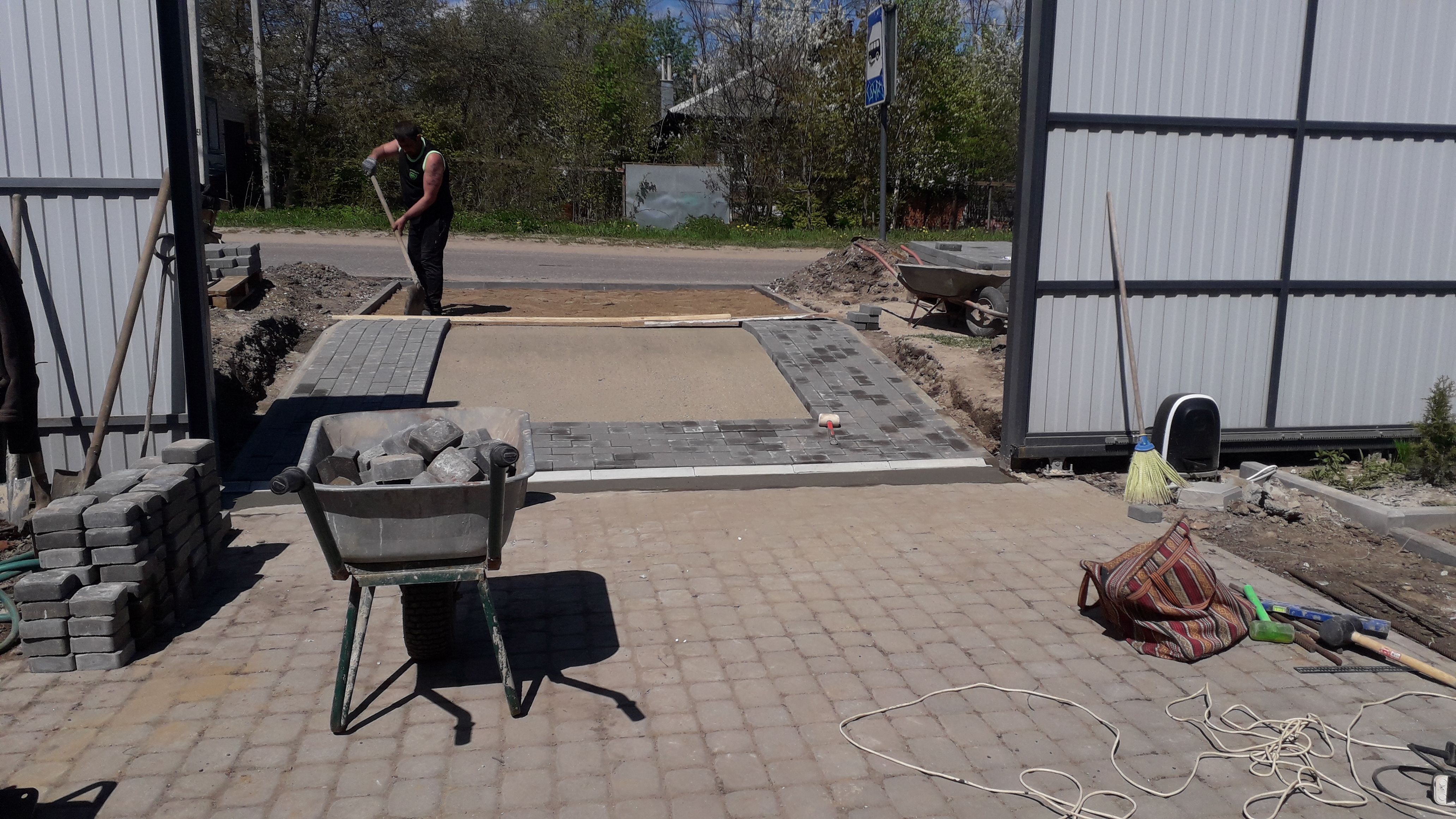Укладка тротуарной плитки, брусчатки под ключ